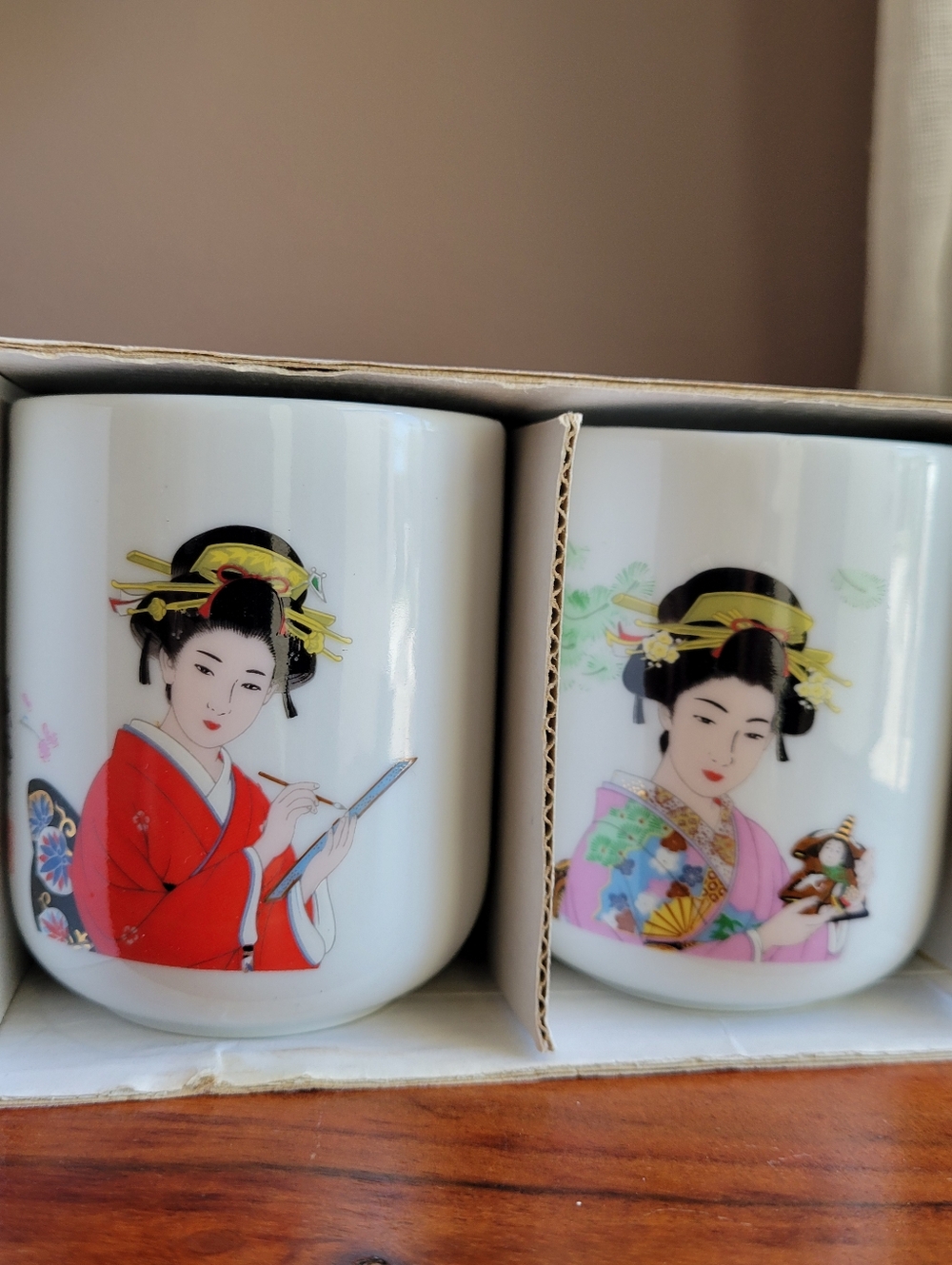 VTG Set of 5 Japanese Porcelain Geisha Sake Tea Cup Set in a Box Never Used OB - Picture 2 of 13